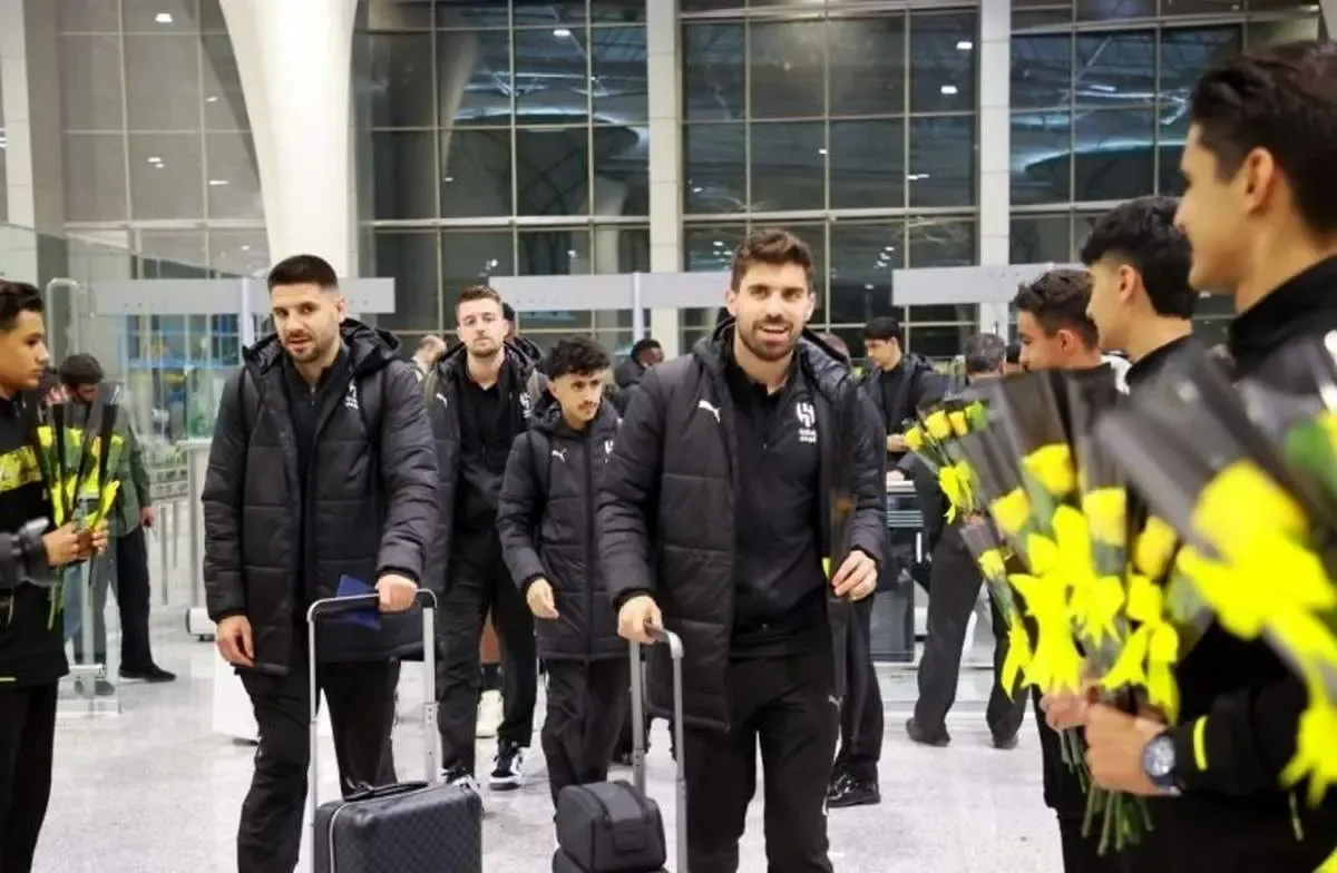 هواداران سپاهان پای اتوبوس الهلال: به جهنم خوش آمدید!/ فیلم