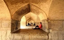 حکمی برای ممنوعیت آوازخوانی زیر پل خواجو وجود ندارد.