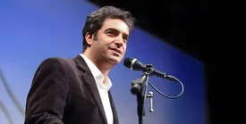 منوچهر هادی در روز مادر از مادرش تقدیر کرد/ عکس