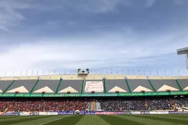 قیمت‌های میلیونی در بازار سیاه بلیت داربی/ عکس