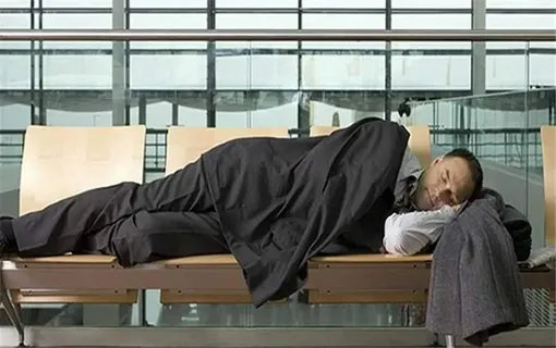 تصویربرداری از فرود هواپیما در خطرناک‌ترین موقعیت ممکن