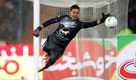 کار قشنگ حامد لک در بازی مقابل پرسپولیس/ عکس