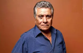 گریه بی امان بهتاش پایتخت لحظه دیدن بهروز وثوقی در آمریکا/ فیلم