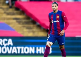 مدافع بارسلونا جراحی می‌شود