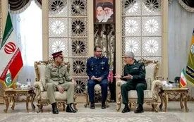 ببینید | هدایای ویژه فرمانده ارتش پاکستان به سرلشکر سلامی و سرلشکر باقری