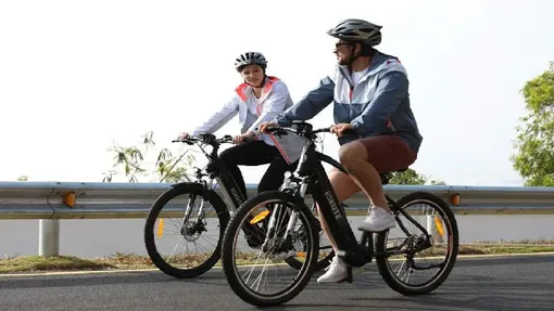 تاثیر دوچرخه برقی بر زانو درد (بررسی مزایا و معایب)