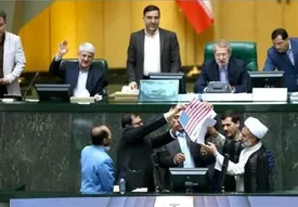 تندروها تغییر نمی‌کنند: افتخار میکنم برجام را آتش زدم!