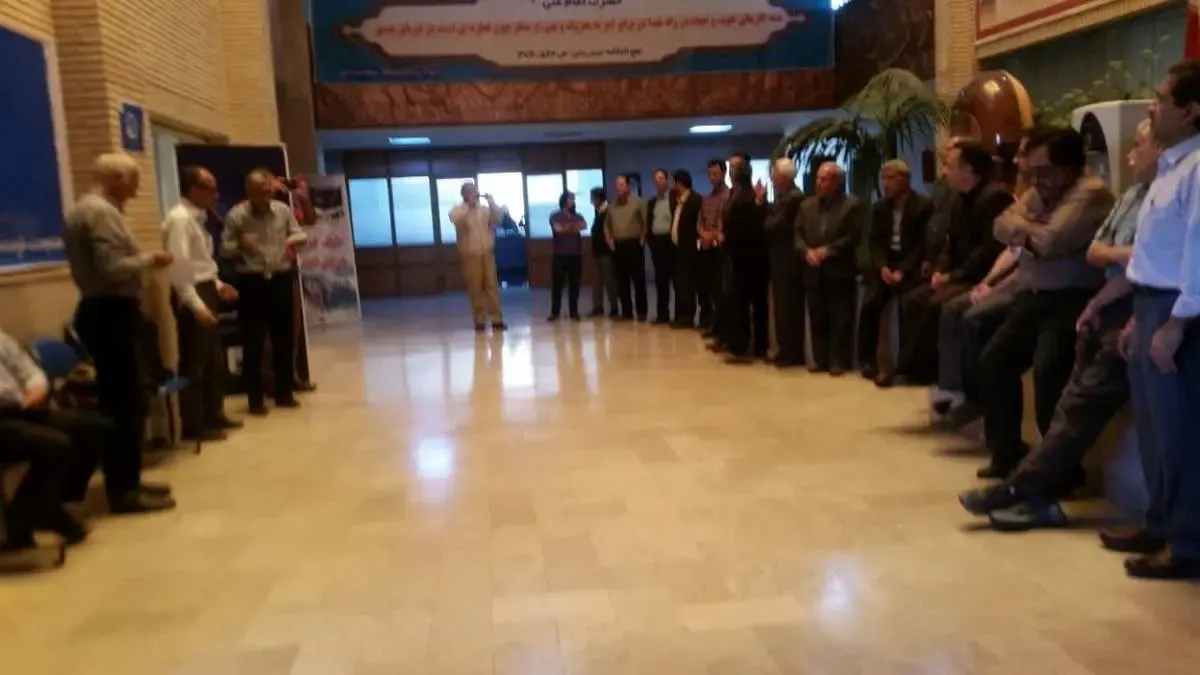 کارکنان و باز نشستگان مخابرات زنجان تجمع کردند