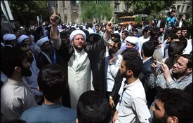 ببینید | درگیری شدید در تجمع دفاع از حجاب