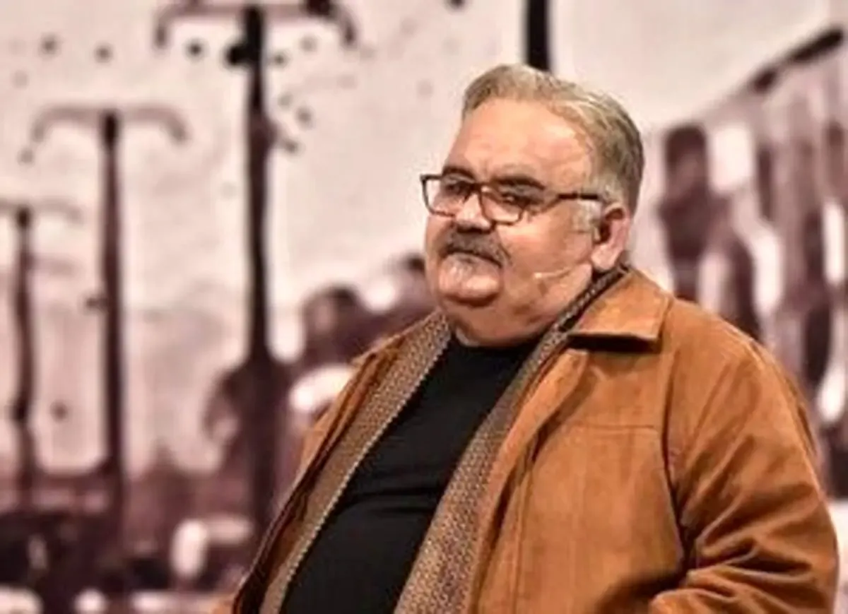 عکس جالب از موتورسواری اکبر عبدی و همسرش