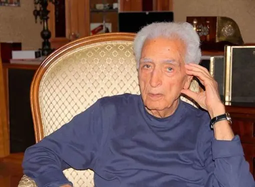 پیکر اسلامی ندوشن از کانادا به ایران می آید