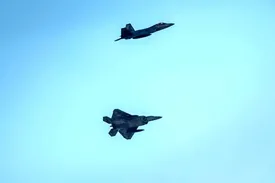 ورود اسکادران جنگنده‌های F22 آمریکابه پایگاه هوایی العدید در قطر