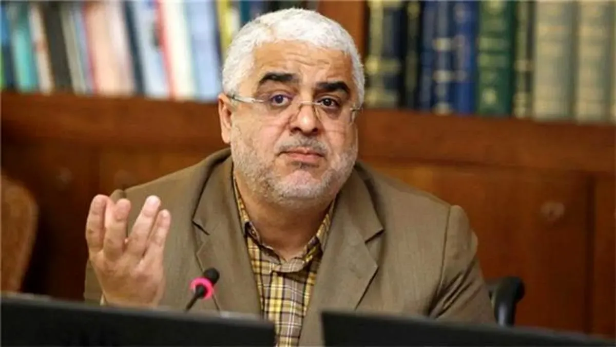 شاخصی وجود ندارد که با آن عملکرد ۱۰۰ روزه دولت سنجیده شود/ نمایندگان به جای متشنج کردن فضای عمومی جامعه، برنامه و طرح اقتصادی به دولت بدهند/ قانونی برای جلوگیری از انتصاب‌های فامیلی نداریم