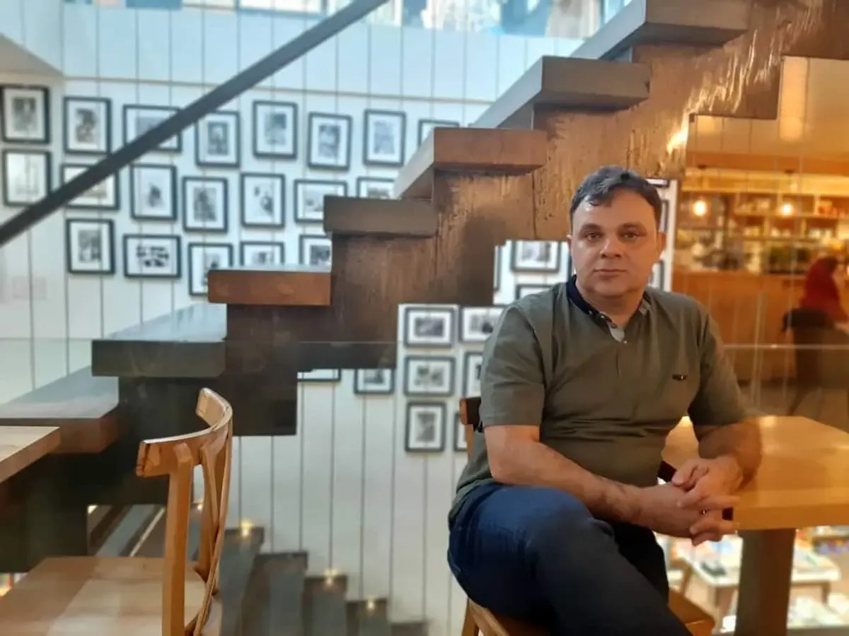 شعر ایران هنوز هم پرچمدار است