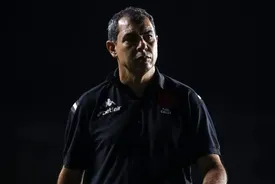 شورش شبانه آبی‌ها علیه گزینه اصلی نیمکت استقلال