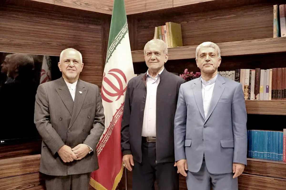 طیب نیا به تیم پزشکیان پیوست