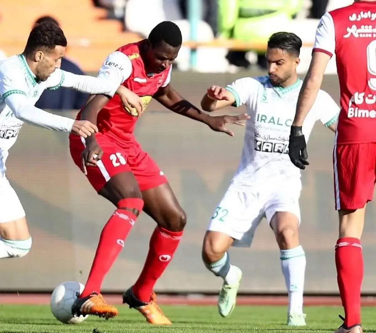 ببینید | دعوای کارشناسان بر سر صحنه مشکوک بازی پرسپولیس، آلومینیوم