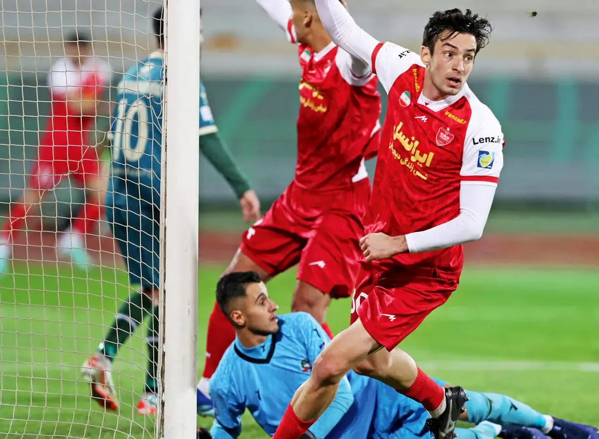 تصمیم عجیب گولسیانی و بی خبری باشگاه / مدافع گرجی قبل از دربی برمی گردد؟!