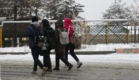 برف سنگینِ اردبیل مدارس را تعطیل کرد