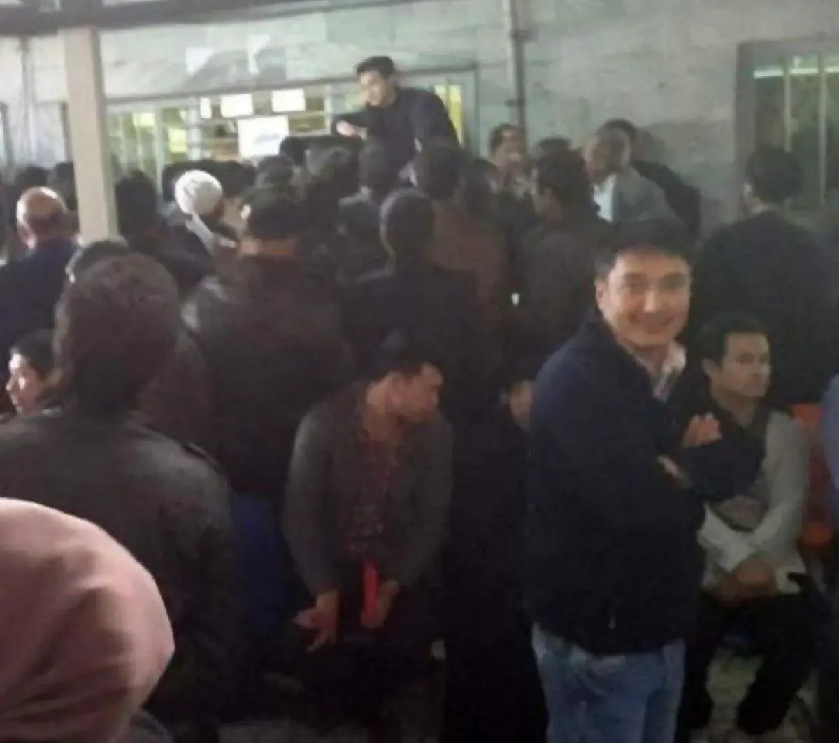 آشفته‌بازار مقابل سفارت افغانستان در تهران