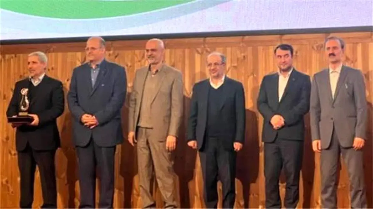 اهدای بالاترین نشان و تندیس جایزه بهره‌وری به شرکت ملی مس