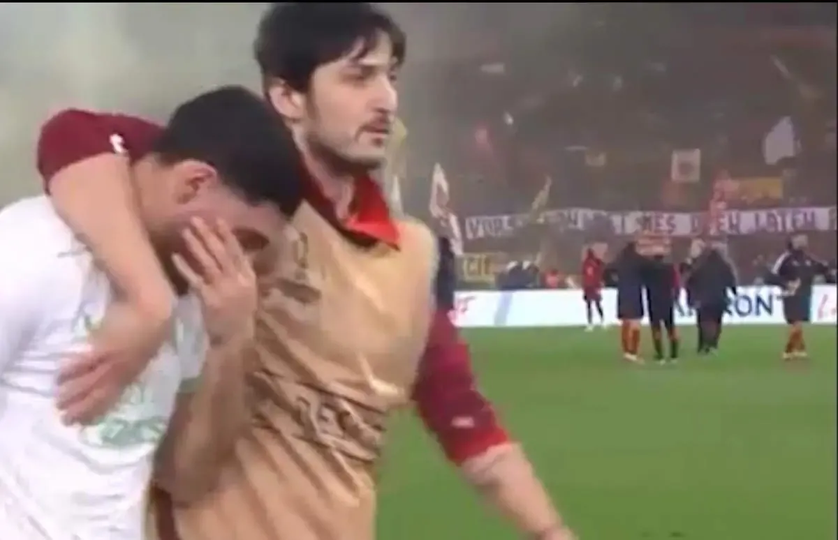 دلداری سردار آزمون به علیرضا جهانبخش/ عکس