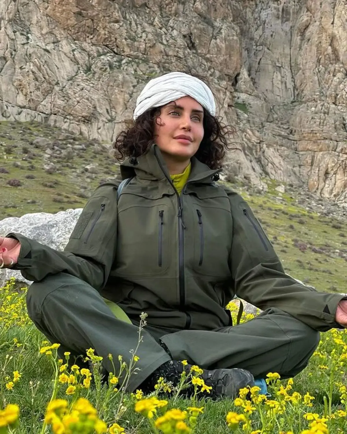 عکس/ پوشش الناز شاکردوست در بیستون کرمانشاه