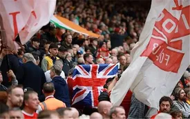 اعتراض به تاجگذاری چارلز سوم در زمین فوتبال