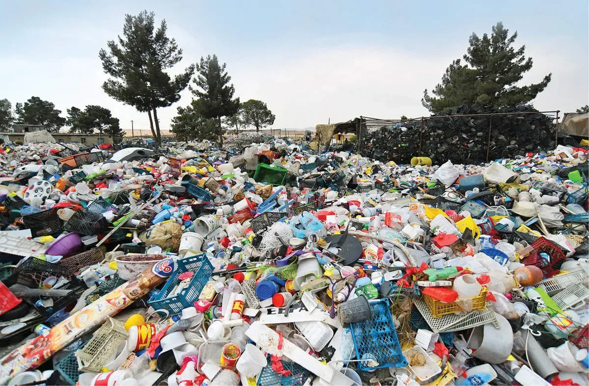 ببینید | عجایبی که در زباله‌های تهران یافت می‌شود، از اسلحه و مهمات تا اعضای بدن!