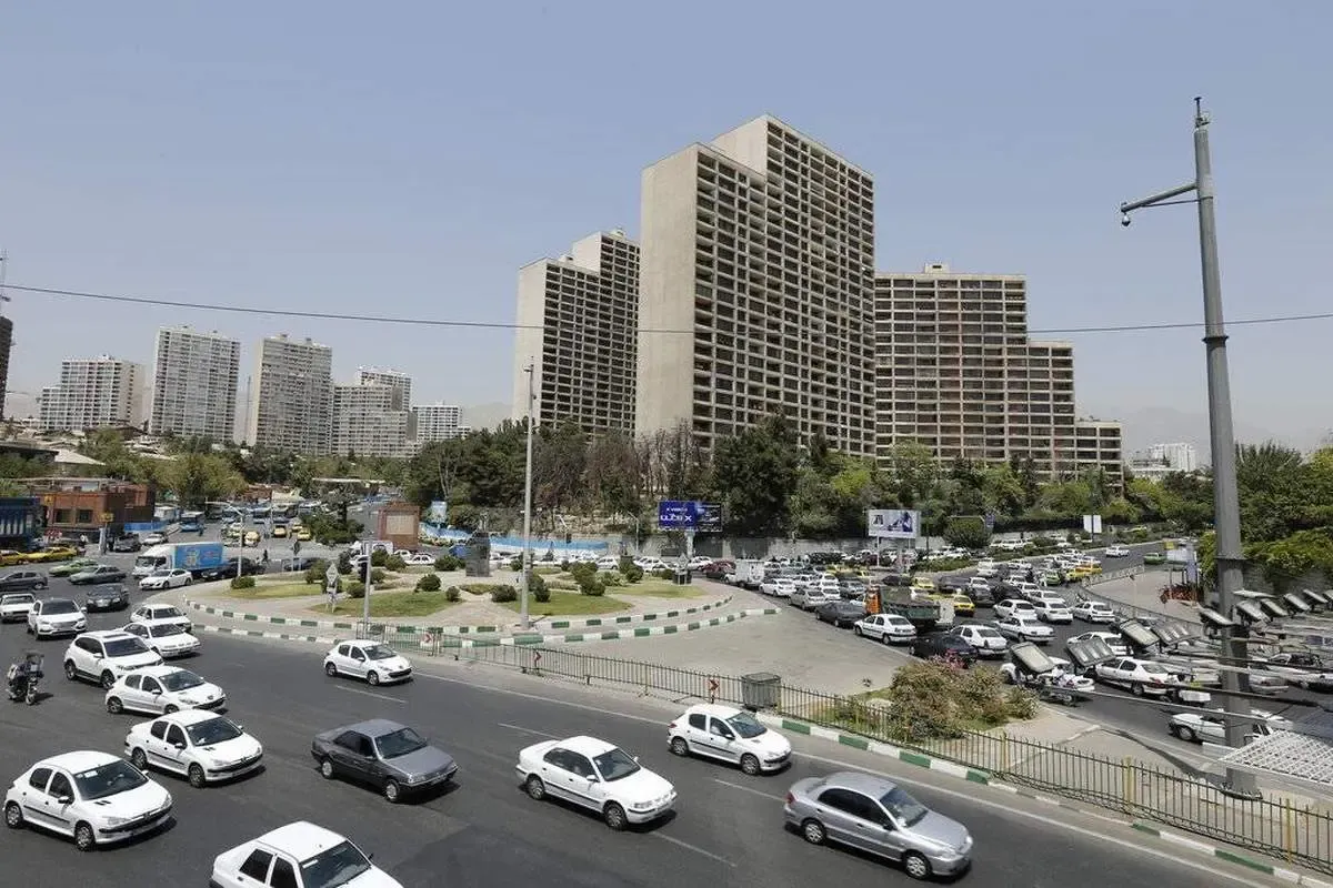 تردد در میدان صنعت روان می شود