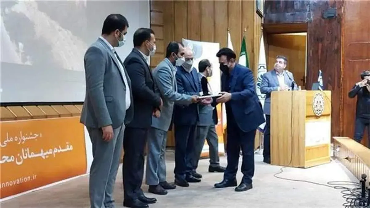 ذوب‌آهن اصفهان به عنوان نوآور محصول برتر ایرانی برگزیده شد