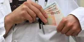 چند درصد پزشکان زیرمیزی می‌گیرند؟