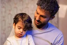 ببینید | ماجرای شناکردن محمد حسین میثاقی لب ساحل