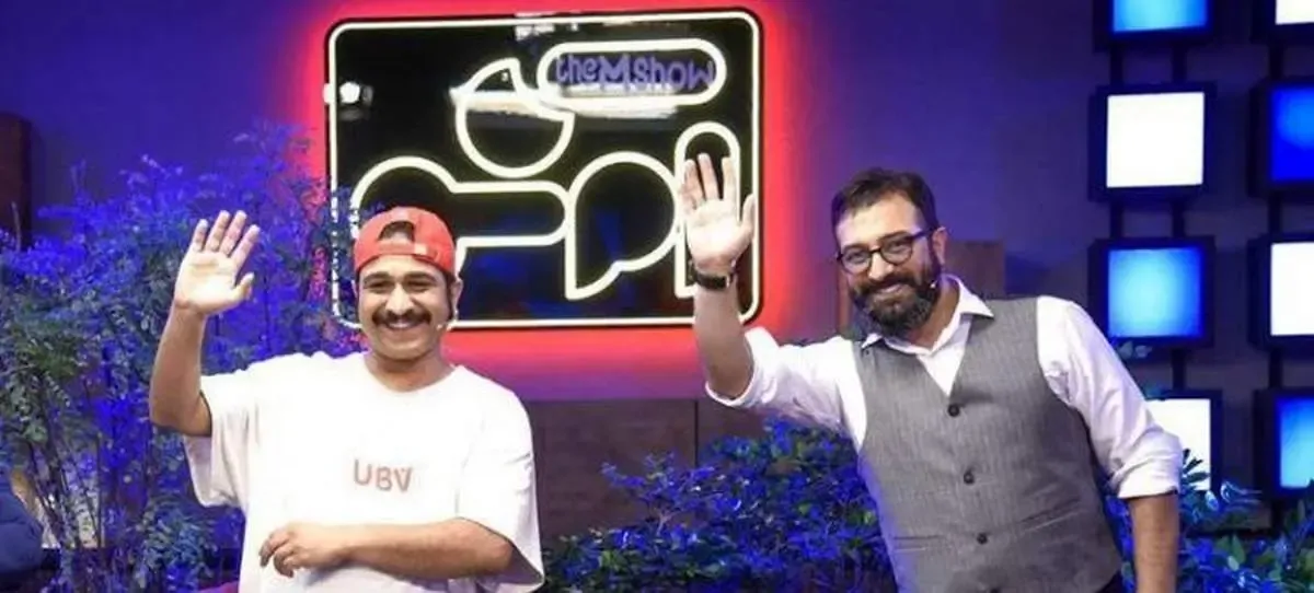 یک بازیگر مجری می شود