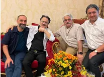 اشک‌ ذوق مجری قدیمی از دیدار دوستانش/ عکس