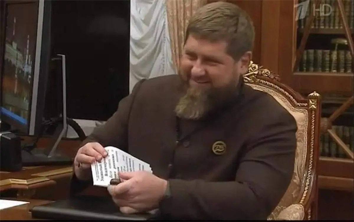 صلوات‌شمار رهبر چچن در دیدار با پوتین جنجالی شد / رهبر چچنی قربانی یک مسمومیت هدف‌مند شده است؟