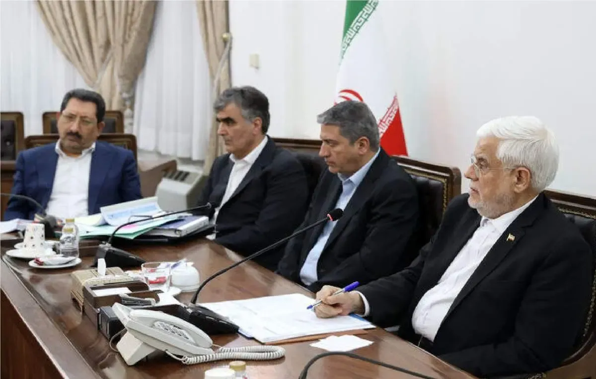 عارف: یک تقسیم کار بین‌المللی برای ضربه زدن به اقتصاد ایران ایجاد شده است