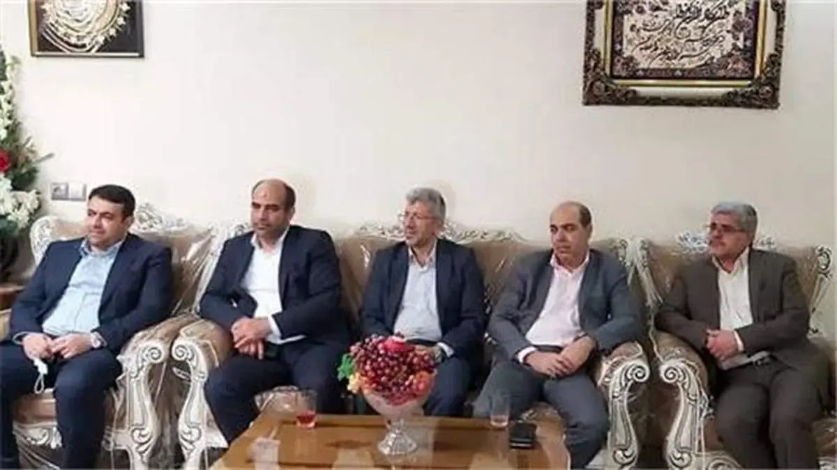 دیدار مدیران ارشد بانک ملی ایران با خانواده شهید مدافع حرم بانک