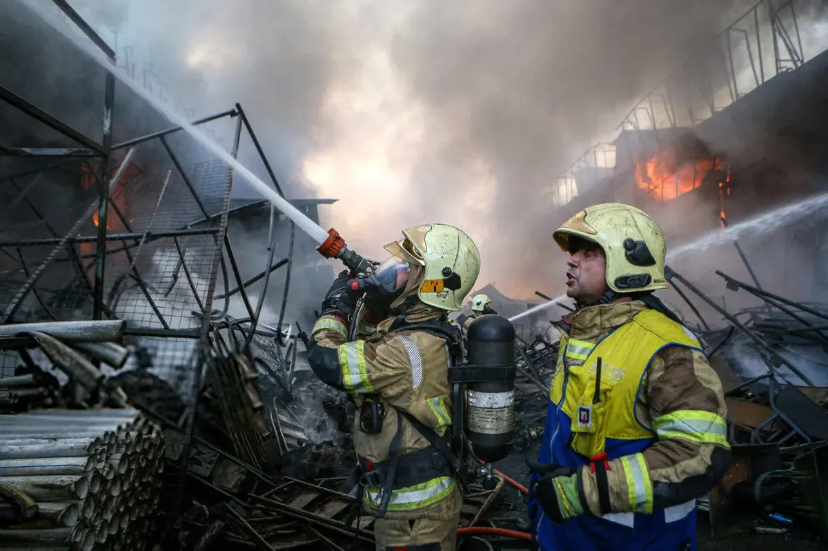 آتش‌سوزی مهیب در کارگاه کفاشی تهران/ مهار سریع بدون تلفات جانی