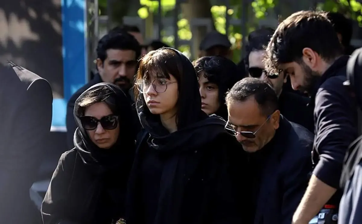 ضجه های دختر داریوش مهرجویی وقتی جنازه پدر و مادرش را آوردند/ فیلم جانسوز