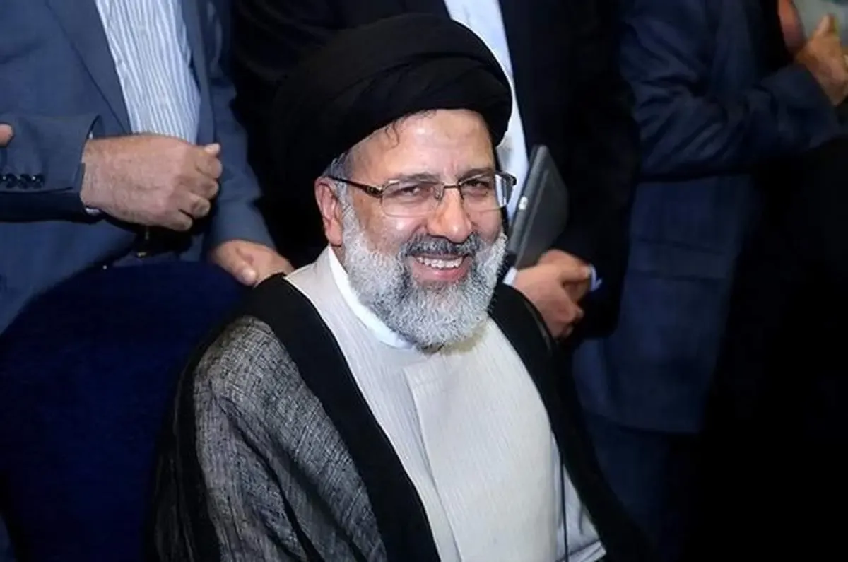 رئیسی خطاب به خواننده معروف : سبیل شما هم خوبه !