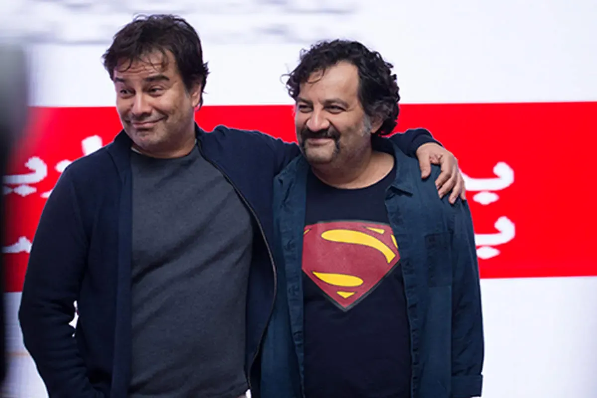 عکس مهراب قاسم‌خانی با دختر و پسرش در فرودگاه