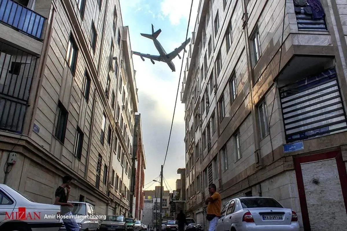 محله ای که هواپیماها آسمانش را تسخیر کرده اند/  با صدای بلند و فاصله ی خیلی نزدیک