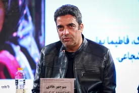 دل و قلوه دادن منوچهر هادی با یک طوطی +فیلم