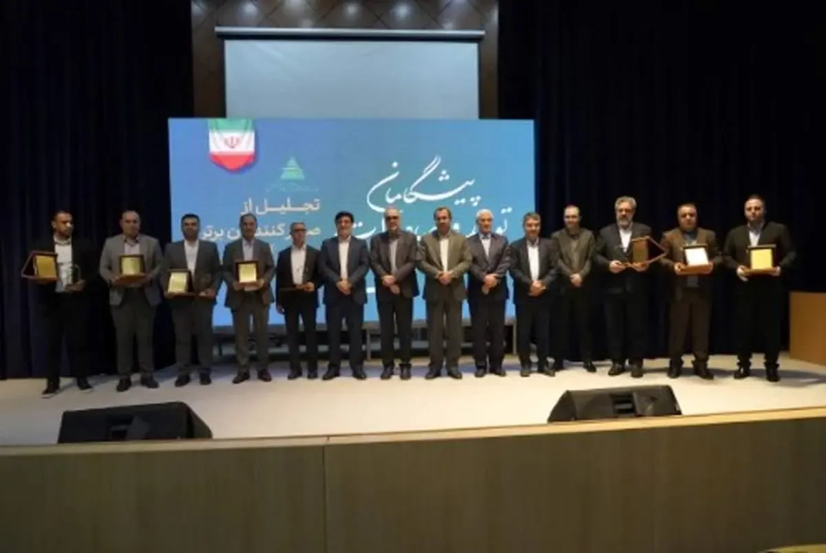 از صادرکنندگان برتر منطقه آزاد ارس تجلیل شد / افزایش تولید و صادرات، راهبرد اصلی ارس