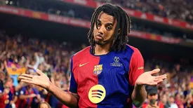 ژول کونده با پالتو و کیف زنانه!/ عکس عجیب