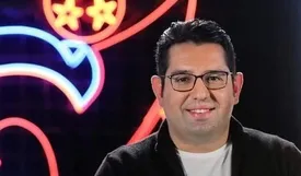 این مجری هم مهاجرت کرد؟