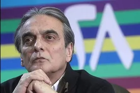 گریه جانسوز همایون ارشادی در مراسم ختم عباس کیارستمی/ ببینید