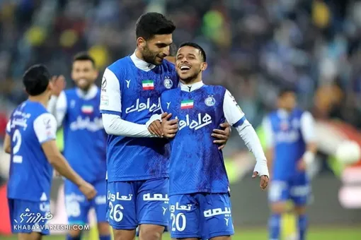 ببینید | استقبال یک استقلالی از آبی‌پوش شدن بیرانوند