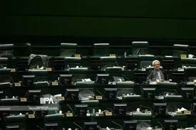 تصویری بینظیر از مجلس؛ رسایی تنهای تنهای تنها / عکس